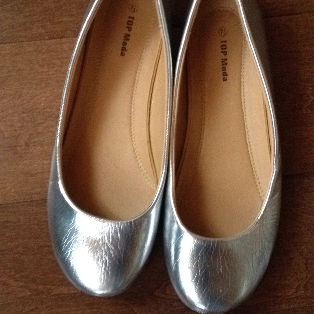 Silver top model flats